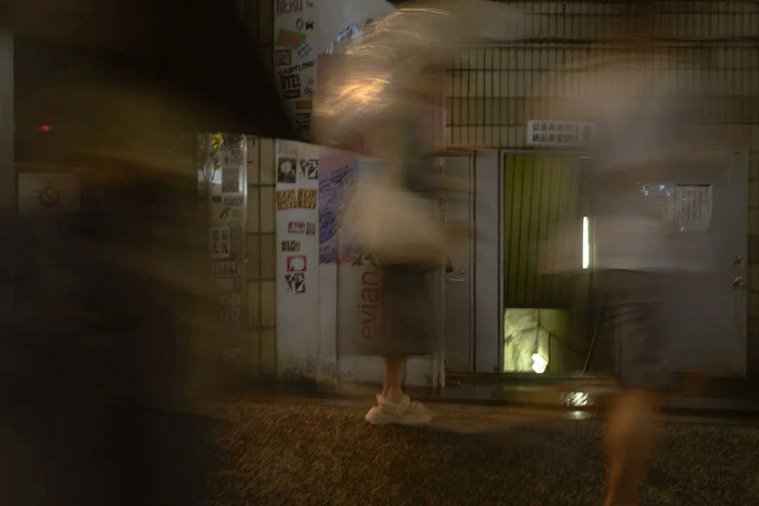 模糊不清的手機照片示意