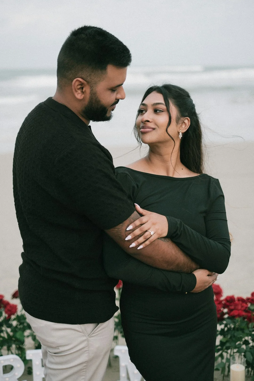 情侶一起規劃未來的生活藍圖