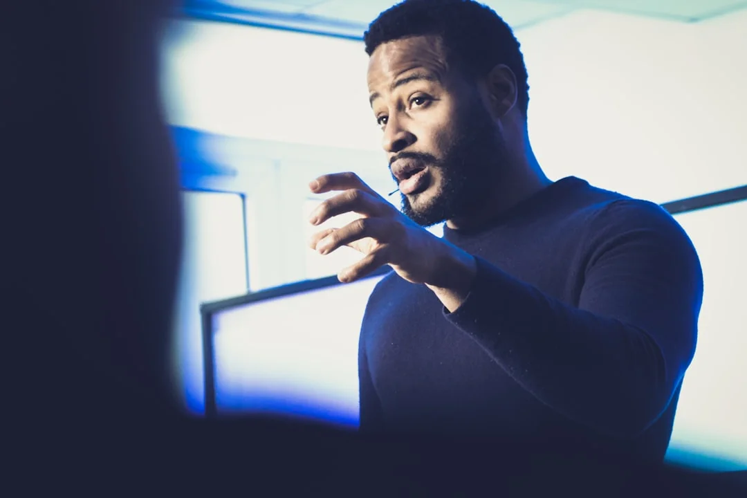 讚美溝通的溫馨場面