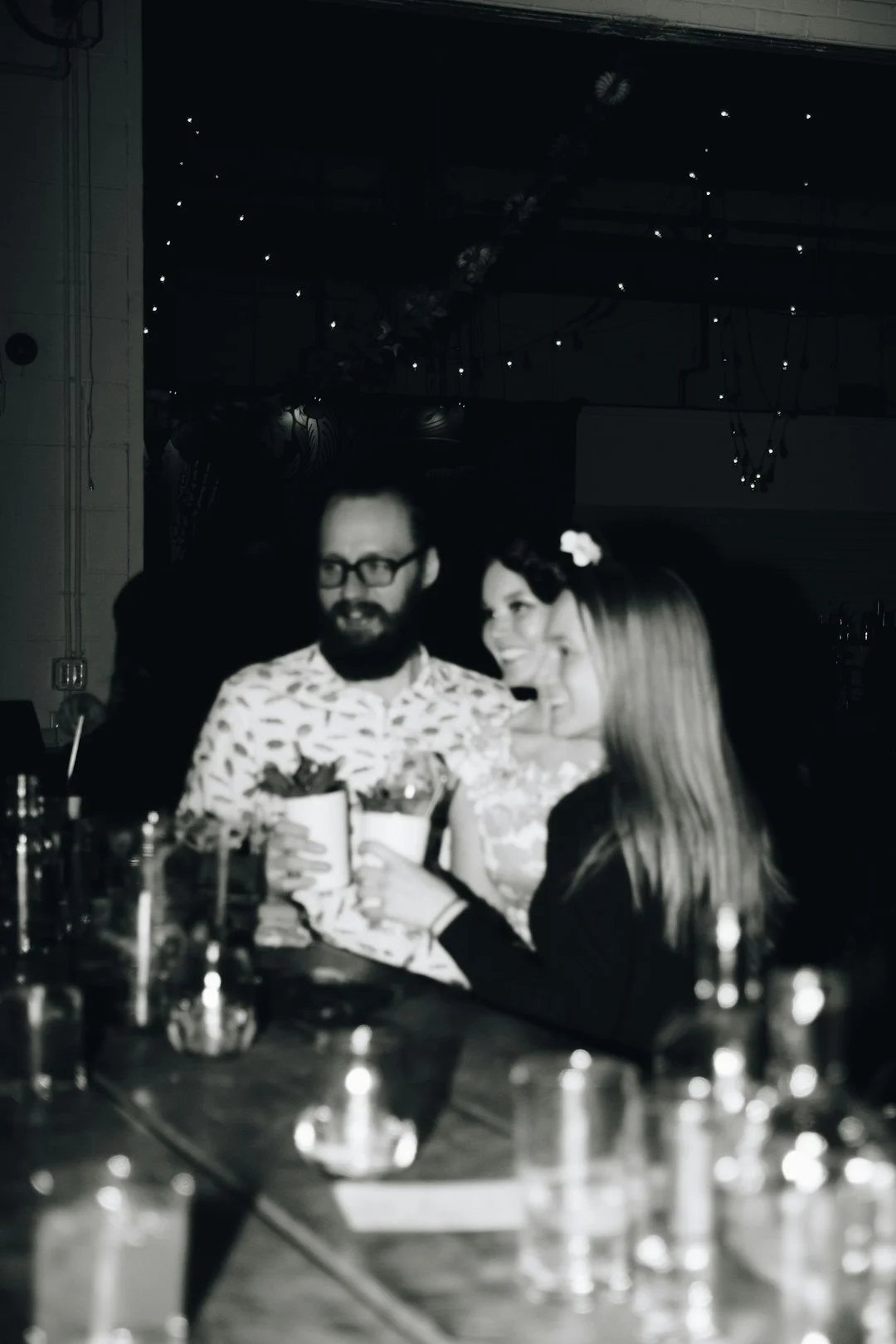 情侶享受美好早午餐的溫馨時刻