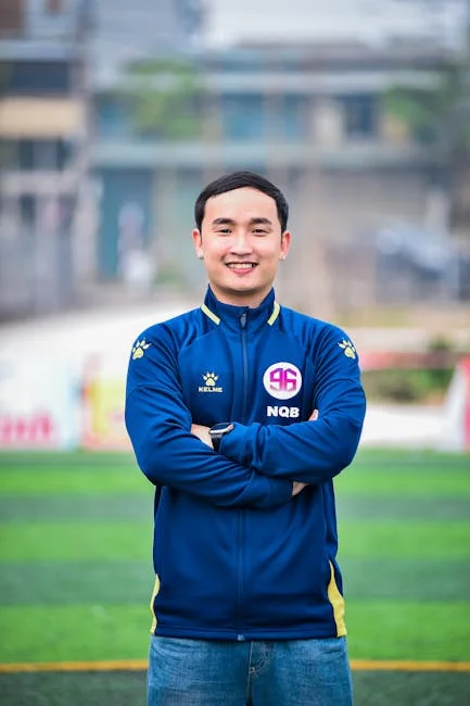 自信微笑的男性